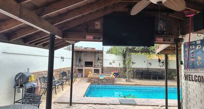 Beautiful house 3 bedroom and 2 1/2 baths , contemporary style, great location