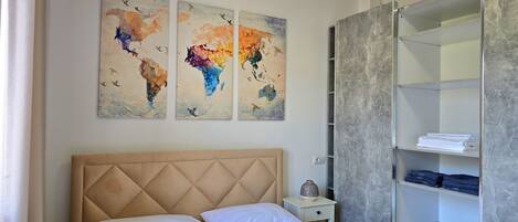 2 bedrooms, iron/ironing board, free WiFi, bed sheets