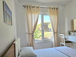 1 slaapkamer, een strijkplank/strijkijzer, gratis wifi, beddengoed