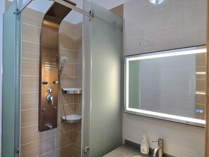 Shower, hair dryer, towels