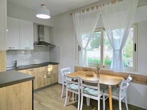 Fridge, oven, cookware/dishes/utensils - Perla Holiday Homes 145 (Gjiri Lalzit)