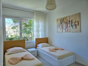 2 bedrooms, iron/ironing board, free WiFi, bed sheets