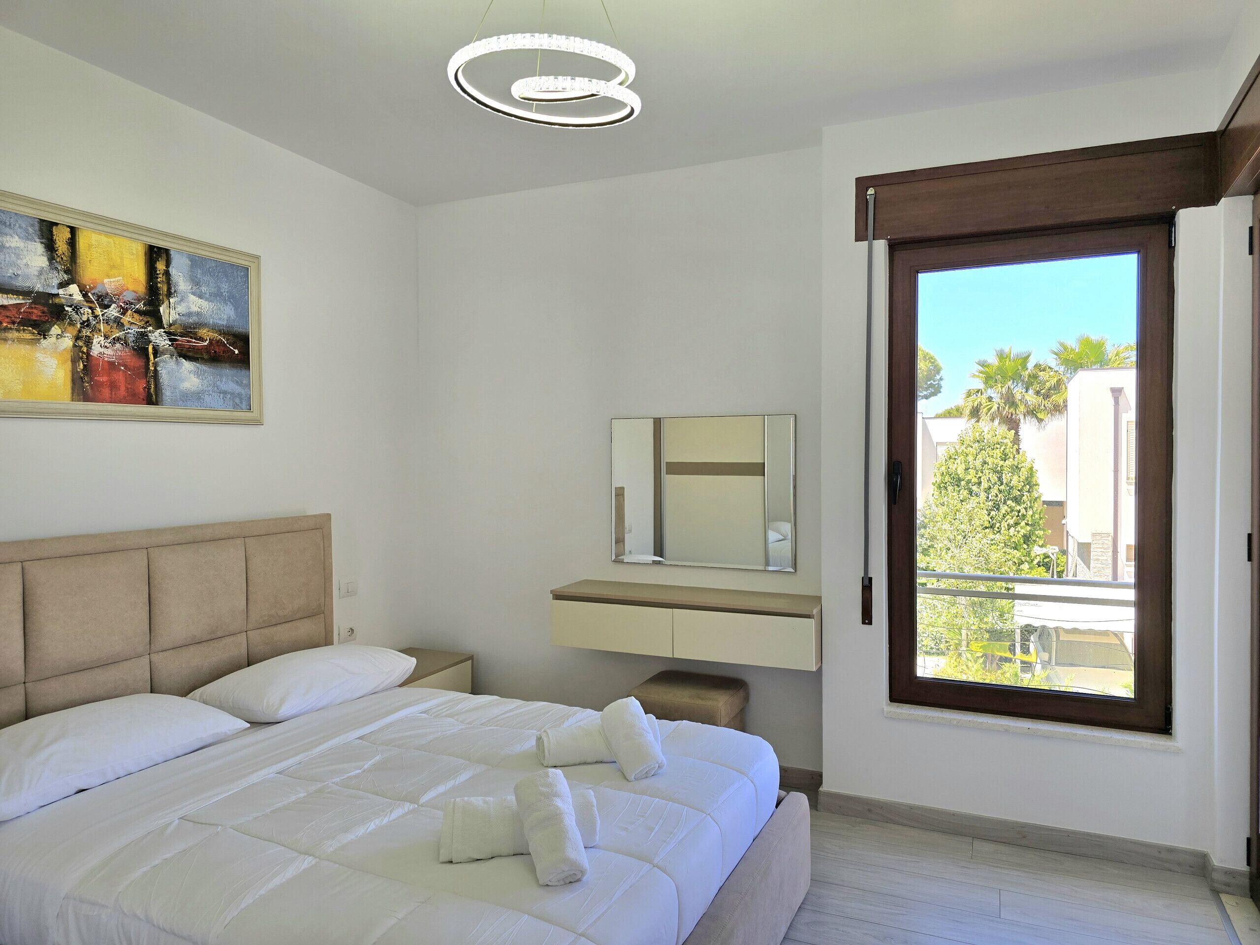 3 bedrooms, iron/ironing board, WiFi (free), bed sheets