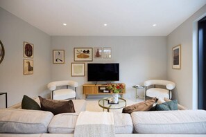 House (2 Bedrooms) | Exterior - The Letchford Garden Mews - Elegant 2bdr House With Garden & Patio (London)