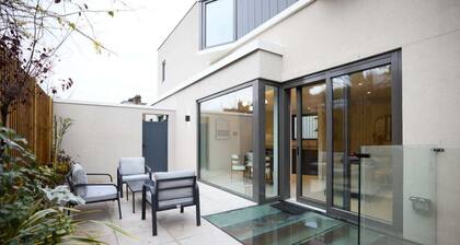 The Letchford Garden Mews - Elegant 2bdr House With Garden & Patio