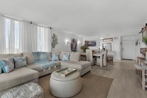 Leilighet, flere senger (Dolphin Point #401C) | Oppholdsområde