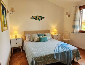 2 bedrooms, iron/ironing board, bed sheets