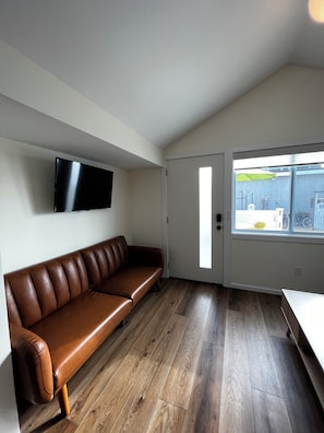 Living area - The Moonrise Motel is a new vacation spot located in the heart of Kismet! (Copiague)