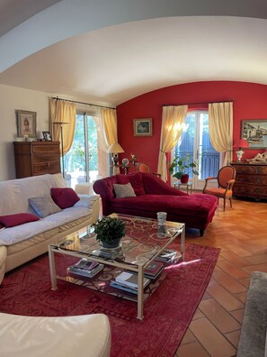 Smart TV, fireplace, foosball, books