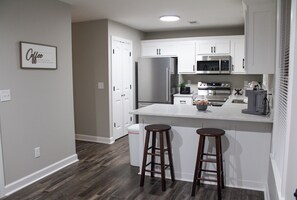 Mikrowelle, Ofen, Herdplatte, Geschirrspüler