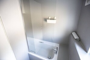 Sèche-cheveux, serviettes fournies