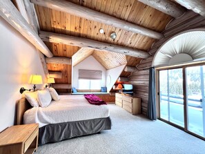 4 bedrooms, iron/ironing board, travel cot, free WiFi