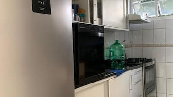 KylskÄp, mikrovÄgsugn, spishÀll och diskmaskin