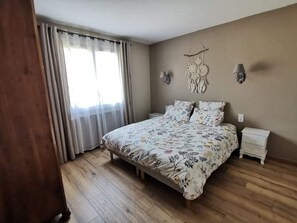 4 bedrooms, iron/ironing board, internet, bed sheets - Gîte Natura Bella (Bressuire)