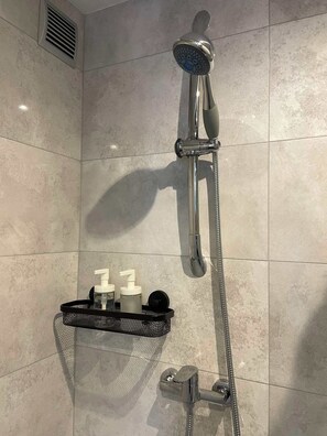 Shower, hair dryer, towels, soap - Cozy Apartment located in the City Center in Dębica with WiFi, pet-friendly (Dębica)