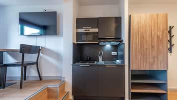 Deluxe Double Room, Private Bathroom | Private kitchen