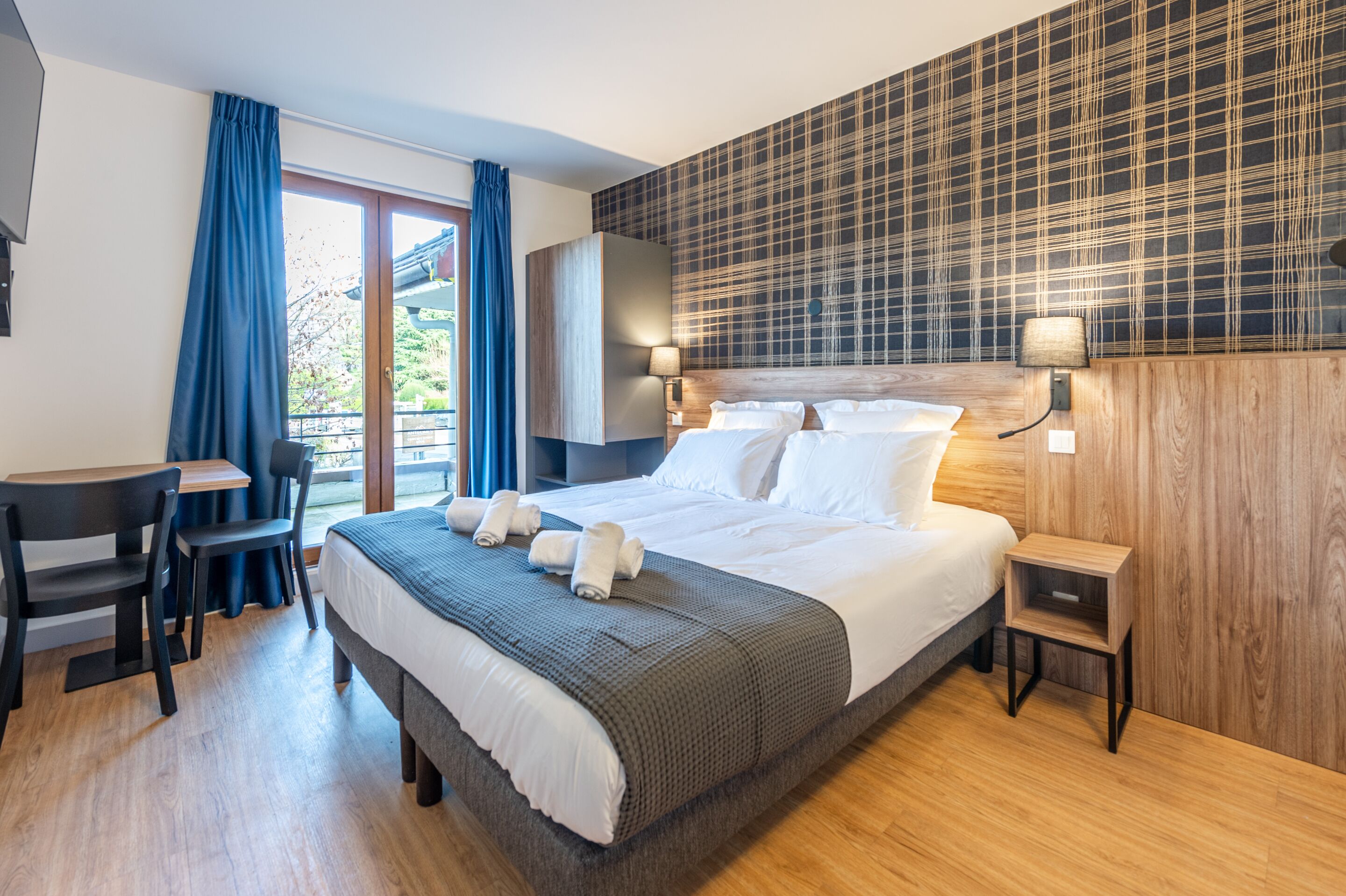 Deluxe Double Room, Private Bathroom | Free WiFi, bed sheets