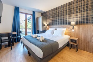 Deluxe Tek Büyük Yataklı Oda, Özel Banyo | Ücretsiz kablosuz İnternet, çarşaf takımı