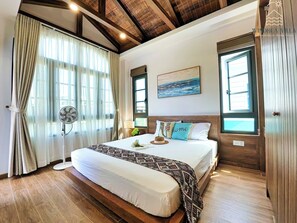 Luxe villa, 3 slaapkamers, balkon, uitzicht op tuin | 3 slaapkamers, een minibar met enkele gratis items, gratis wifi