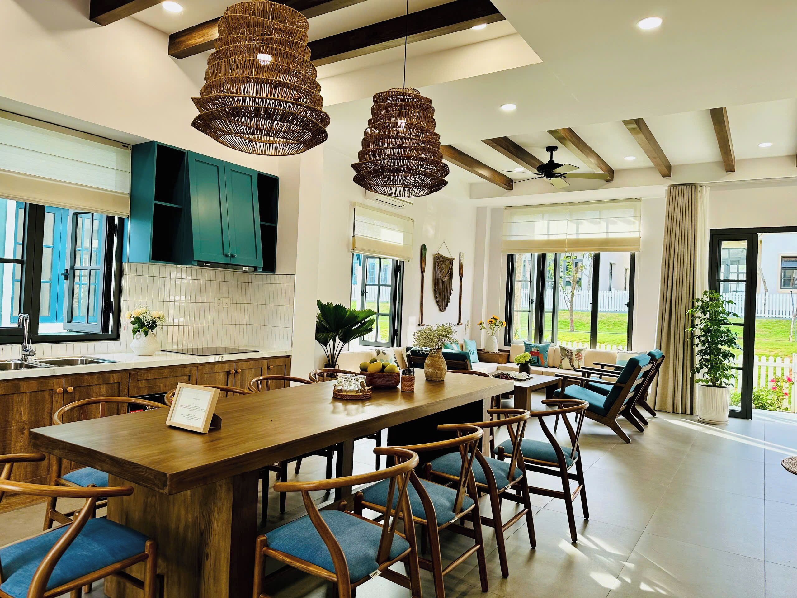 Vila Mewah, 3 kamar tidur, balkon, pemandangan kebun | Area keluarga | Televisi LED 65-inci dengan saluran TV kabel dan layanan streaming