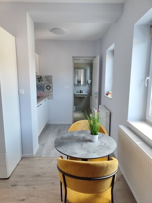 Dining - Charming studio in Zagreb with AC, fitness room, WiFi and spa zone  (Zagreb)