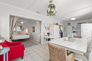 Maison, vue océan | Restauration dans la chambre