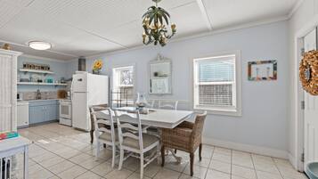 House, Ocean View | In-room dining