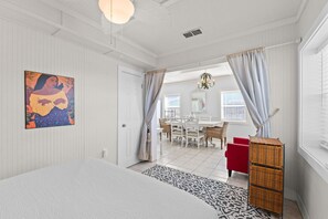 3 habitaciones y espacio para trabajar con laptop 