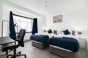 House - Refurbished 4-bed Family Home-near Central London (London)