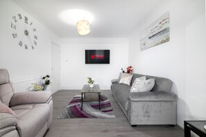 House | Living area - Refurbished 4-bed Family Home-near Central London (London)