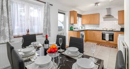 Refurbished 4-bed Family Home-near Central London