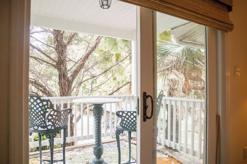 2BR/2.5BA in the PERFECT location in Ocean Springs! Downtown Sanctuary