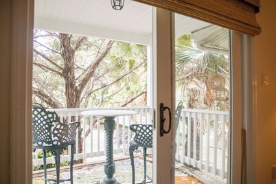 2BR/2.5BA in the PERFECT location in Ocean Springs! Downtown Sanctuary