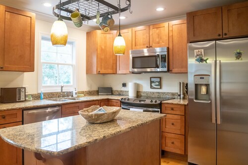 Downtown Sanctuary - the perfect location in Ocean Springs! 