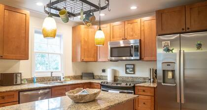Downtown Sanctuary - the perfect location in Ocean Springs!