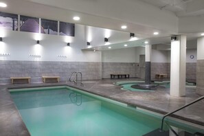 Pool - Panoramic Mountain View Condo (Canmore)