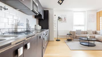 Appartement | Privékeuken | Een koelkast, een magnetron, een oven, een kookplaat