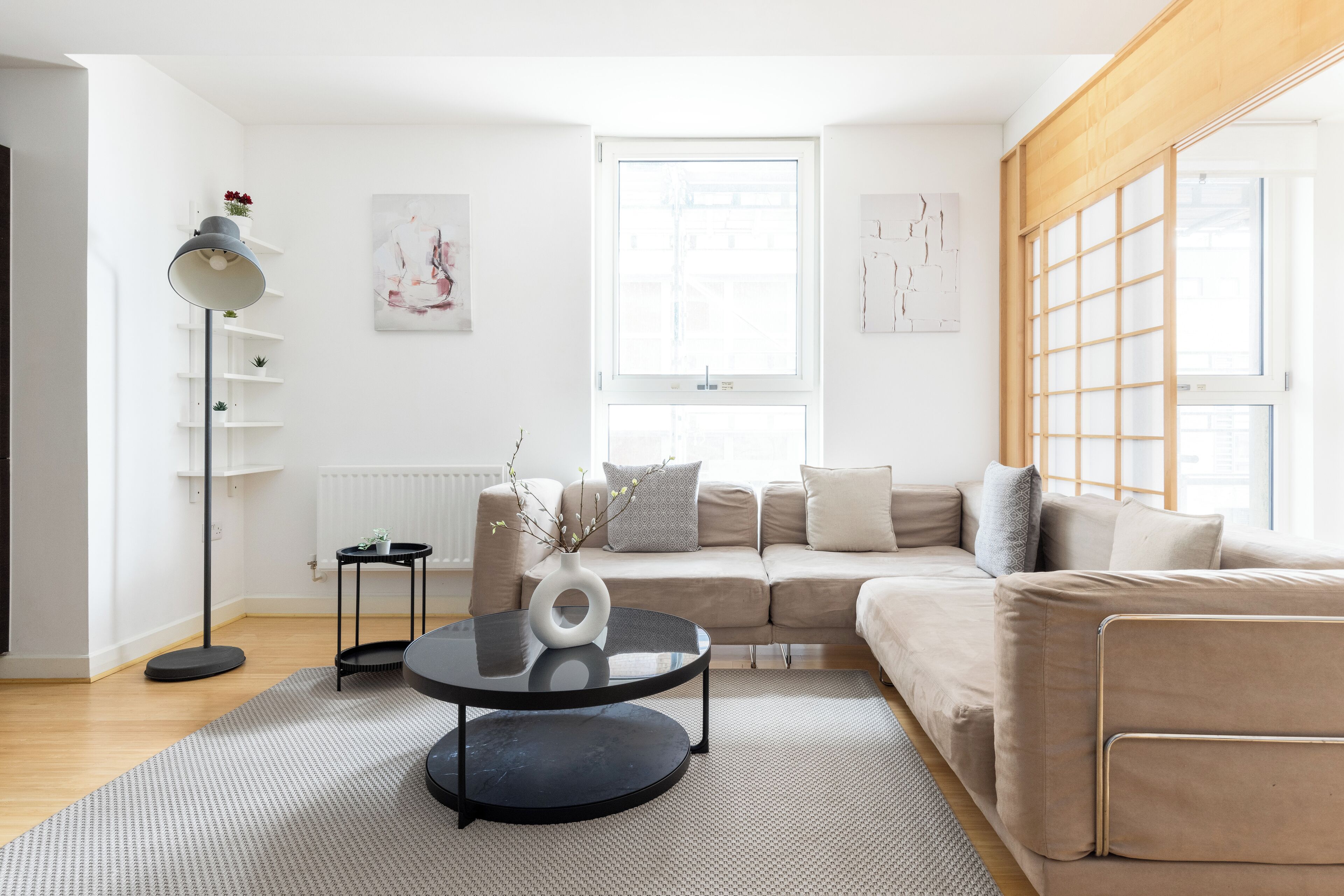 Căn hộ | Khu phòng khách | TV 37-inch có truyền hình vệ tinh, Netflix, dịch vụ stream 