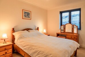 2 dormitorios, tabla de planchar con plancha, wifi gratis y ropa de cama