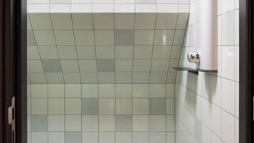 Shower dan tisu toilet