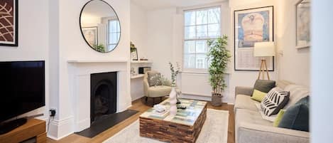 House (3 Bedrooms) | Exterior