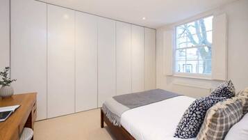 House (3 Bedrooms) | Exterior