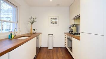 House (3 Bedrooms) | Exterior