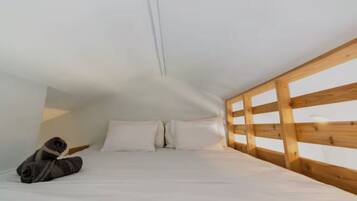 1 habitación, tabla de planchar con plancha, wifi y ropa de cama