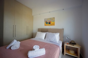 4 bedrooms, iron/ironing board, free WiFi, bed sheets