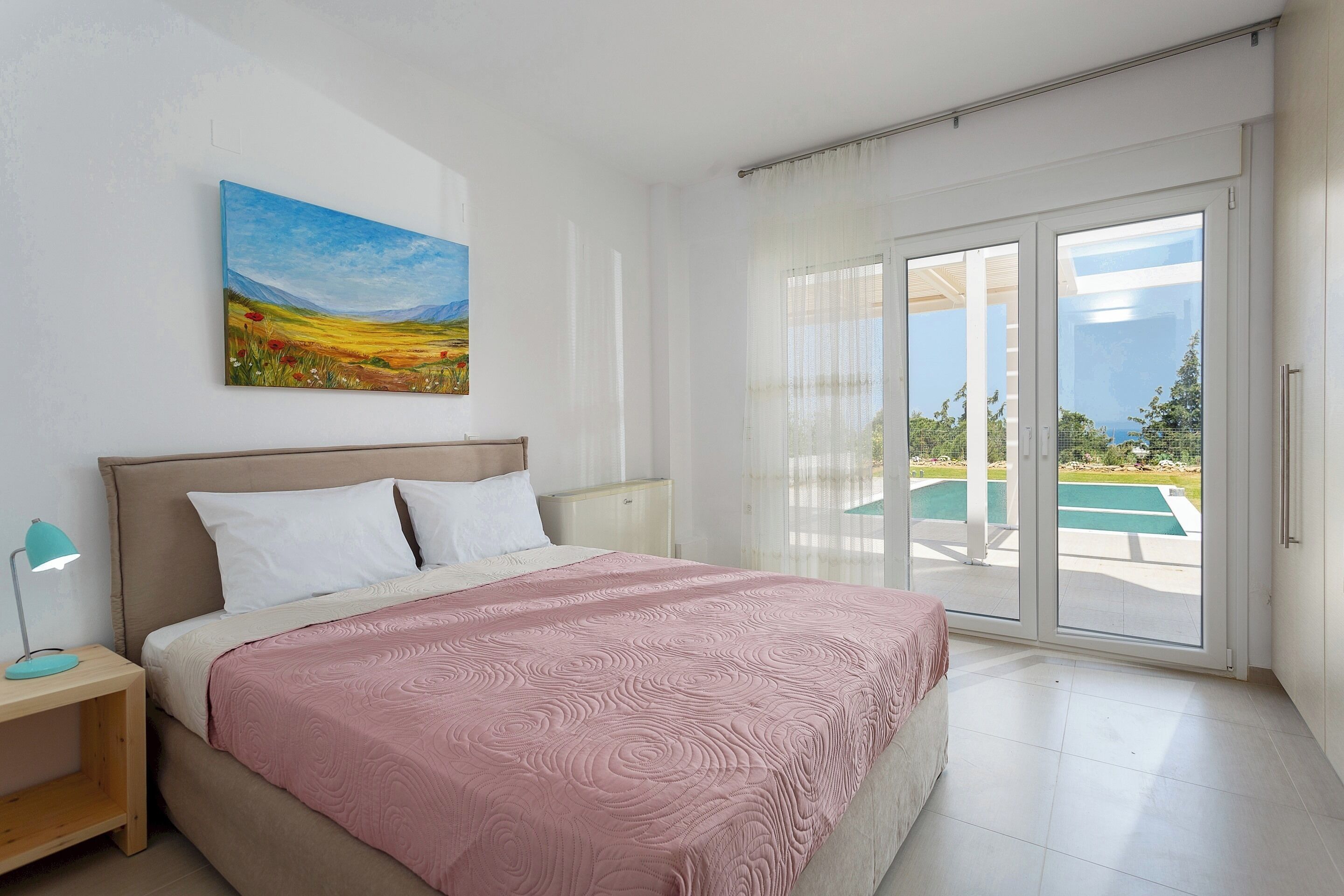 4 slaapkamers, een strijkplank/strijkijzer, gratis wifi, beddengoed