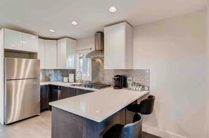 Fridge, microwave, stovetop, dishwasher - Cozy Modern Cabin wt Pool, Hot Tub, Fire pit and Goats, Alpacas, Chickens & Emus (Austin)