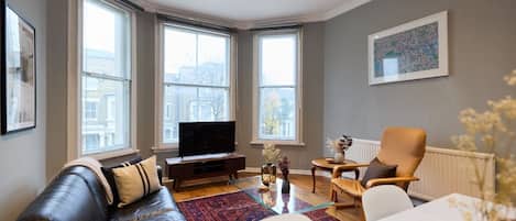 Apartment (2 Bedrooms) | Living area