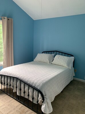 5 bedrooms, iron/ironing board, WiFi, bed sheets - Spacious 5-bedroom/3-bath house with AC, WiFi in welcoming Falls of Rough, KY (Falls of Rough)