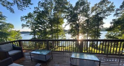 Spacious 5-bedroom/3-bath house with AC, WiFi in welcoming Falls of Rough, KY
